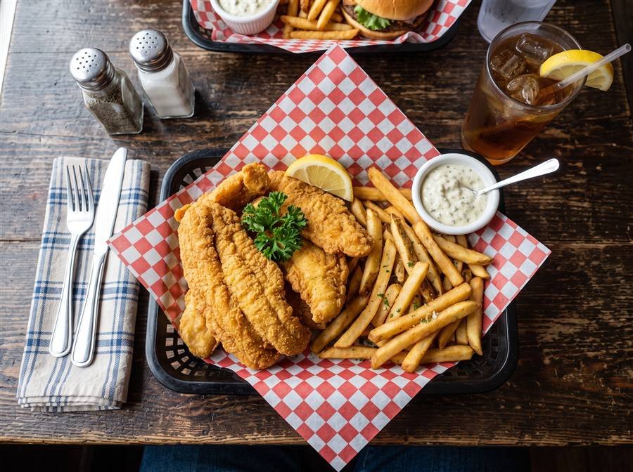 Fried fish basket with fries and tartar sauce