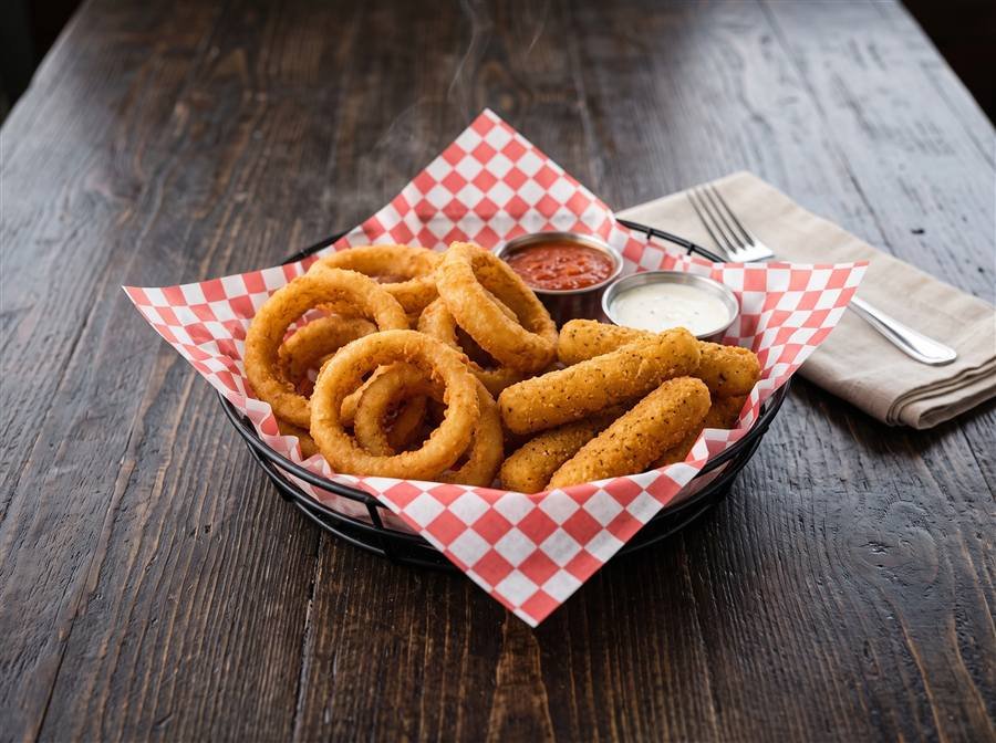 Onion rings and mozzarella cheese sticks basket